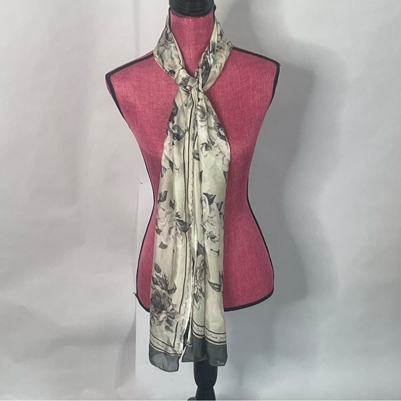 Vince Camuto womens silk scarf head wrap hijab grey floral quiet luxury dainty - Picture 1 of 6